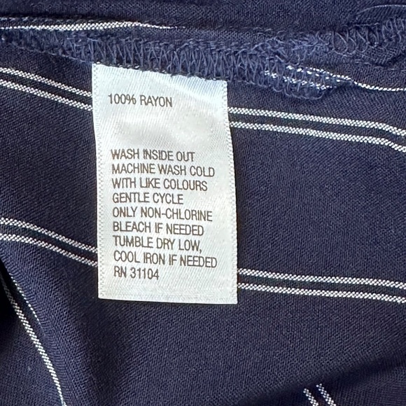 Democracy Blue/White Pinstripe Sleeveless Top Size L NWOT - Picture 7 of 7